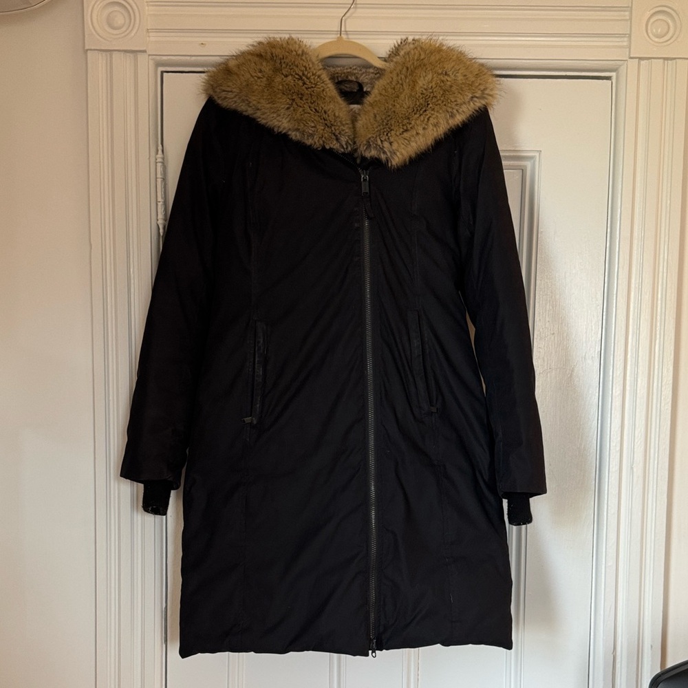 Aritzia Babaton St. Moritz Black Puffer with Fur Trim size S